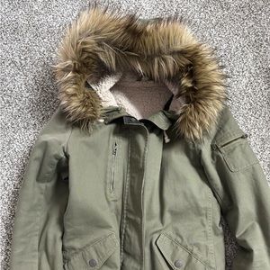 Roxy ladies medium army green jacket removable fur hood